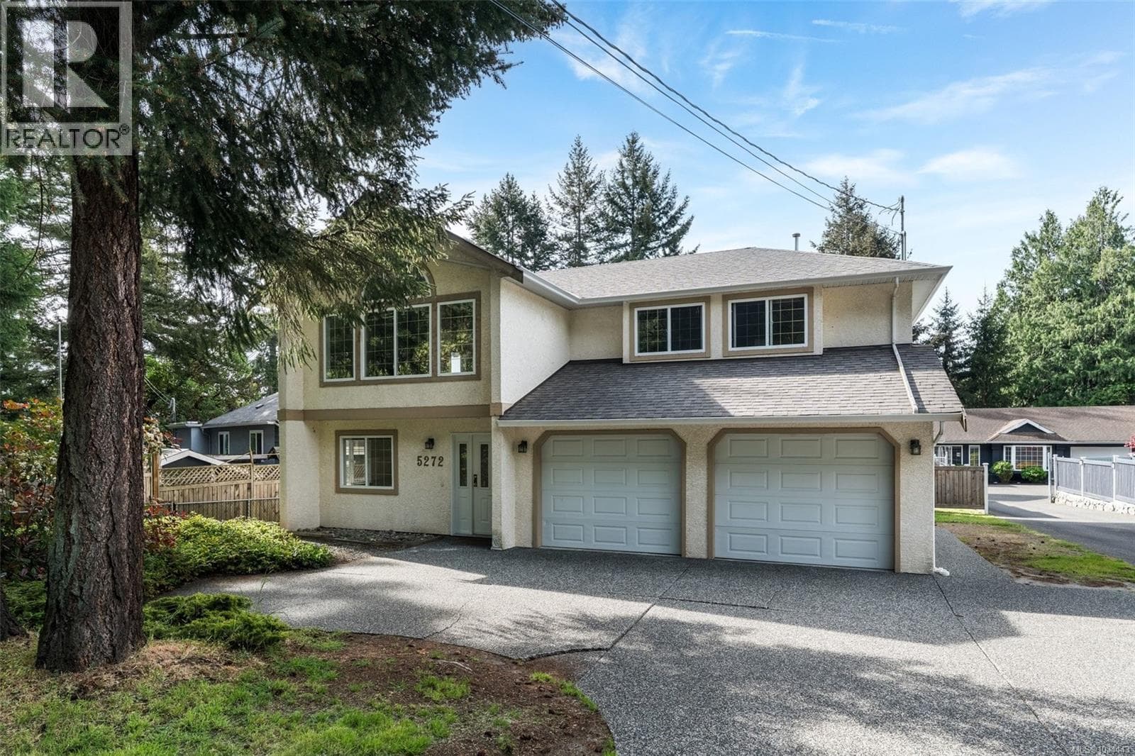 5272 CORDOVA BAIE ROAD, Victoria — photo 2