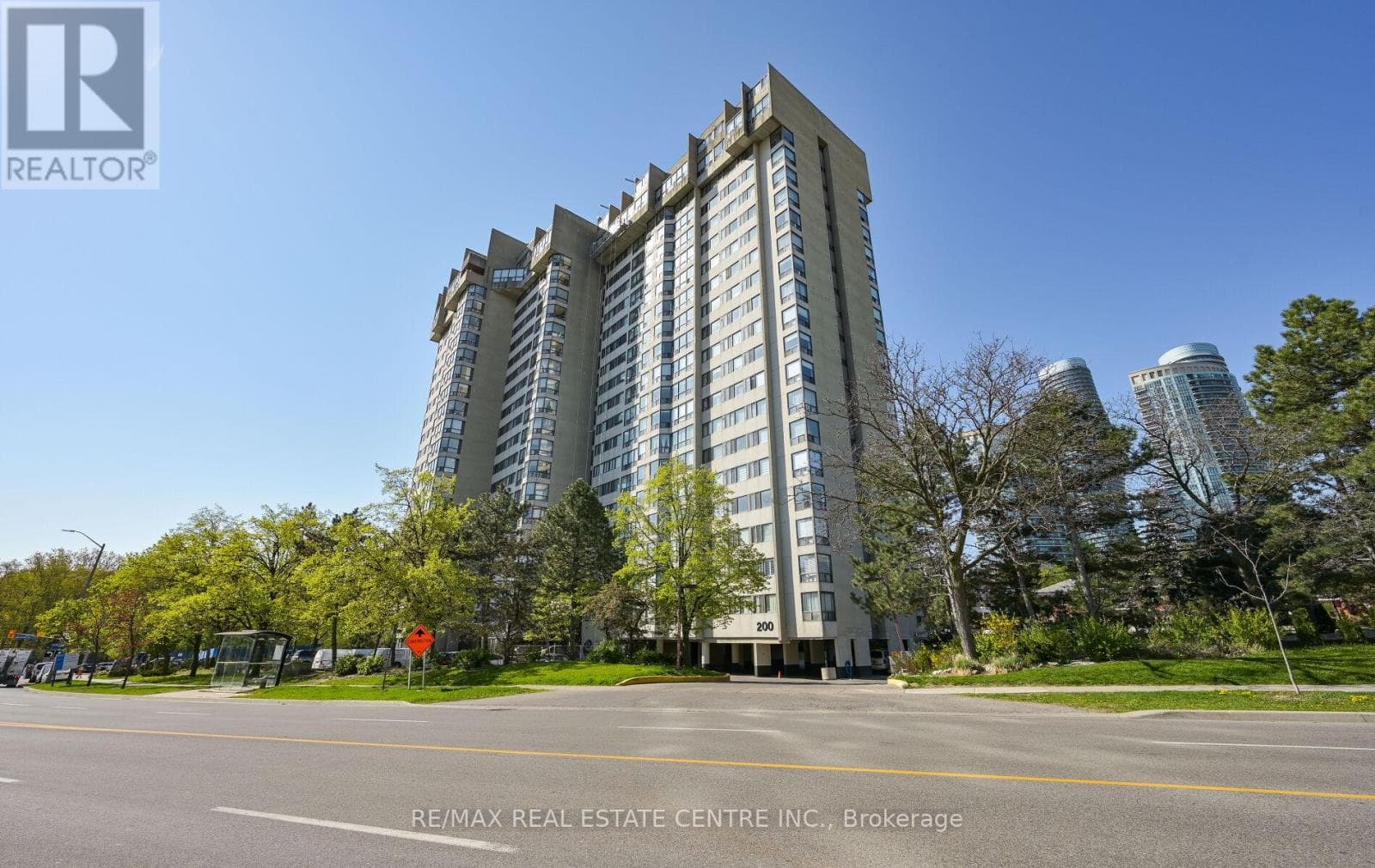 2006 - 200 ROBERT SPECK PARKWAY, Toronto — photo 2