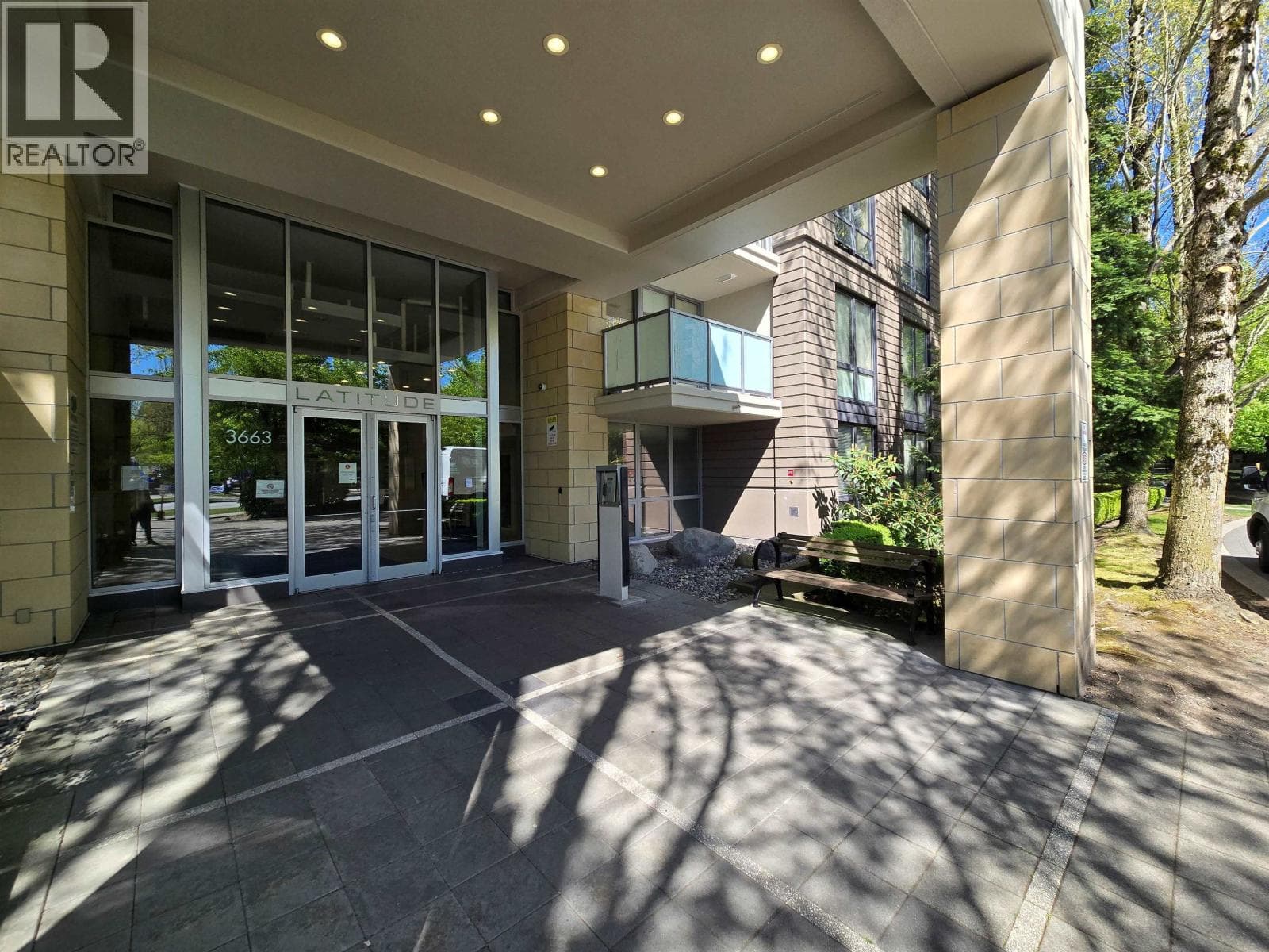 810 3663 CROWLEY DRIVE, Greater Vancouver — photo 2