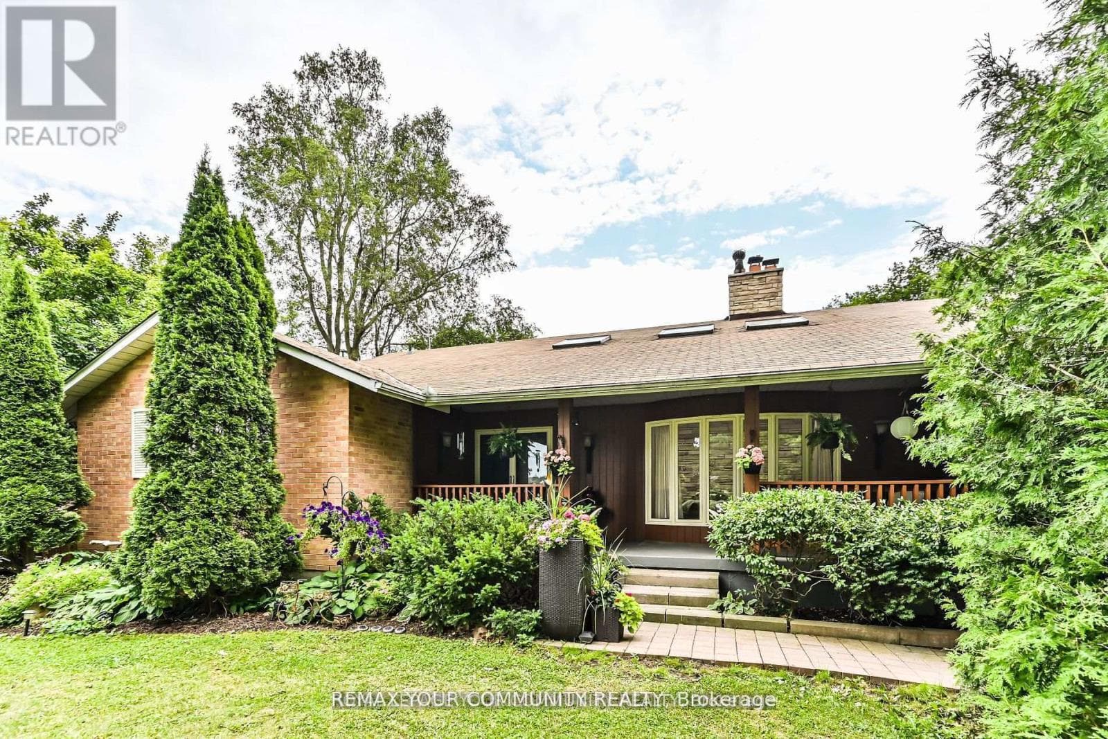 247 HARRIS AVENUE, Toronto — photo 2