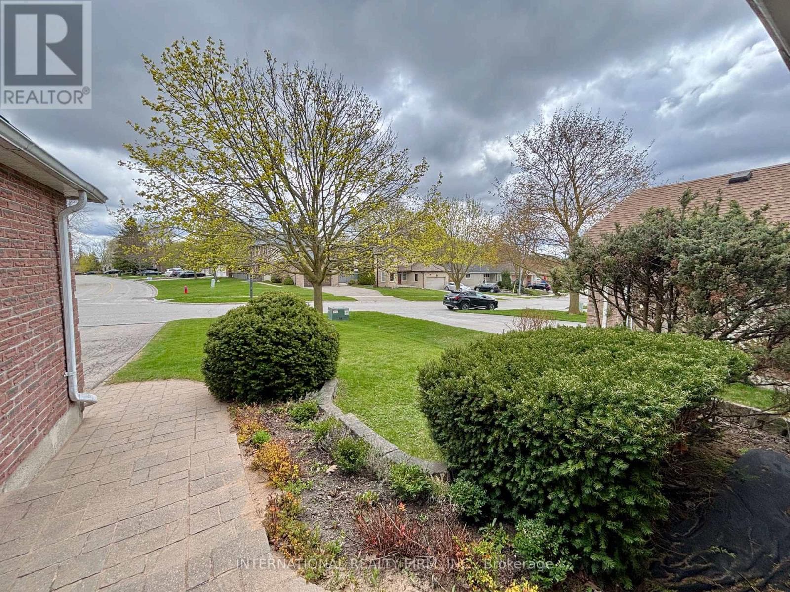 168 WILLOW LANE, Toronto — photo 4