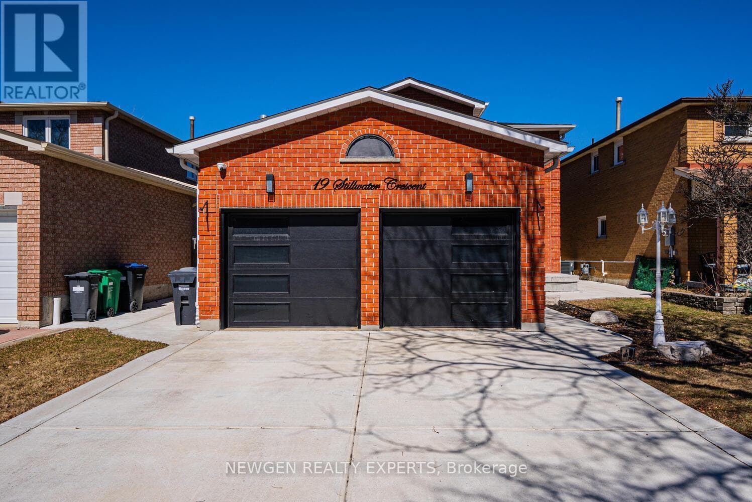 19 STILLWATER CRESCENT, Toronto — photo 2