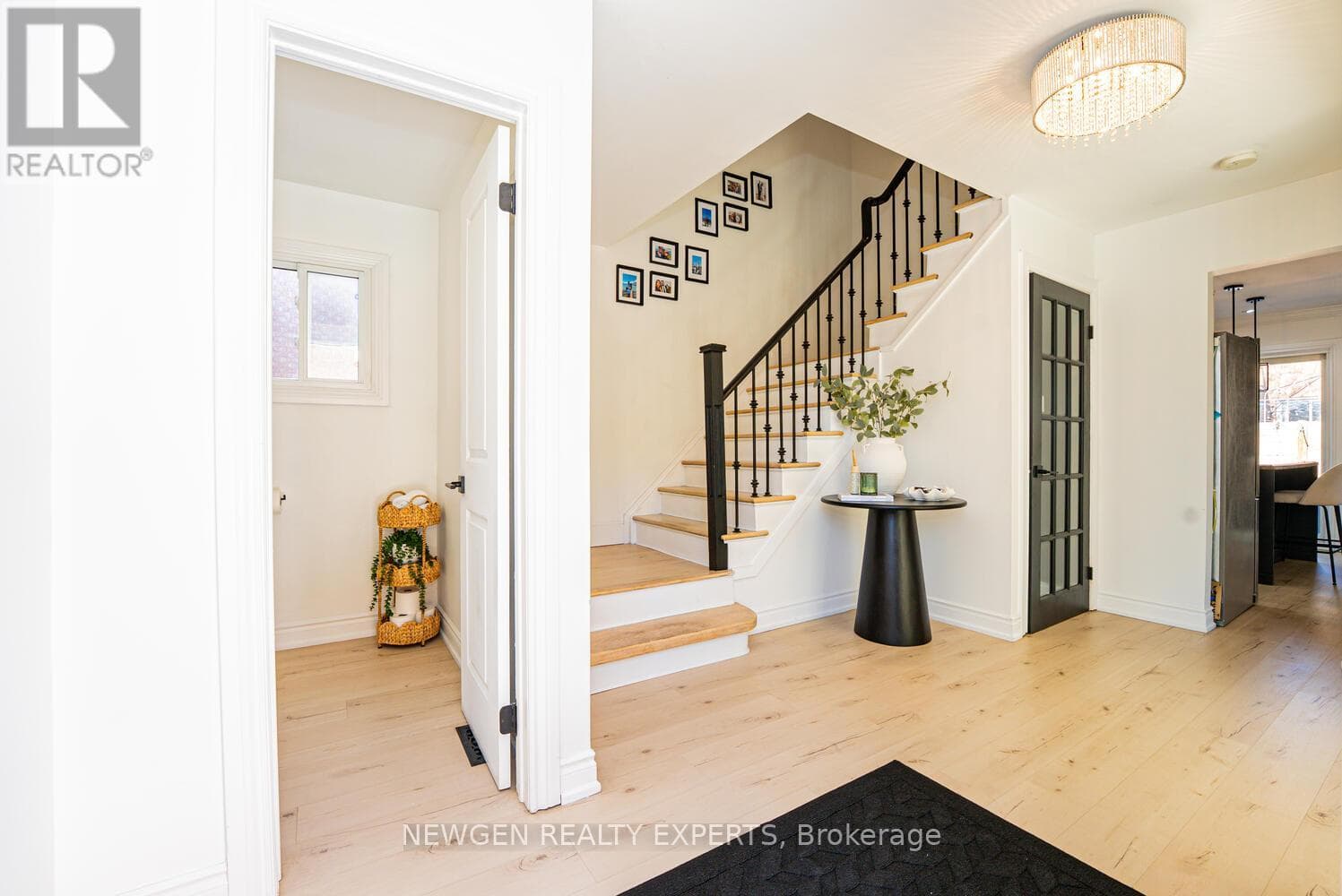 19 STILLWATER CRESCENT, Toronto — photo 5