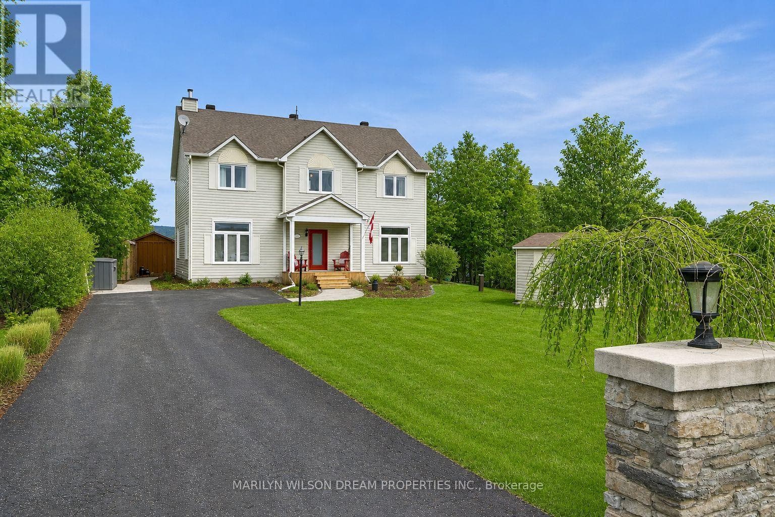 3276 BARLOW CRESCENT in DUNROBIN