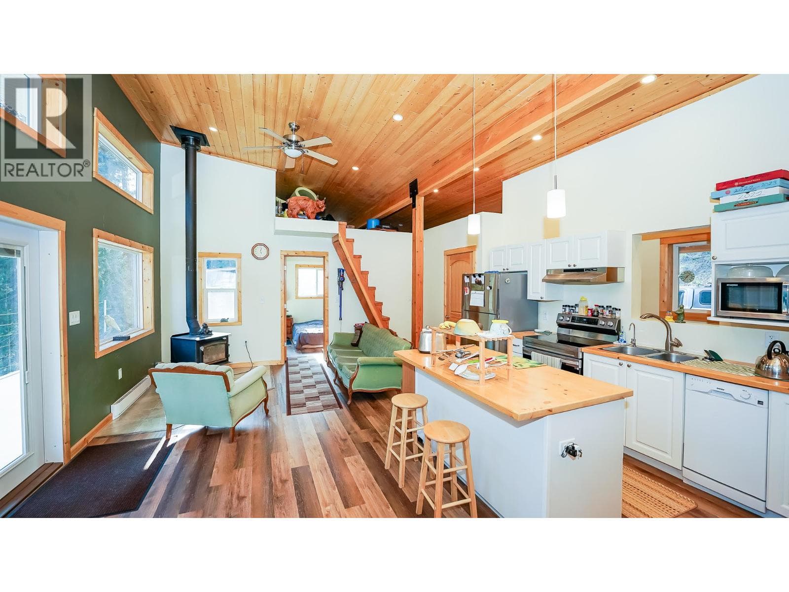 1771 SKIMIKIN ROAD, Interior REALTORS® — photo 3