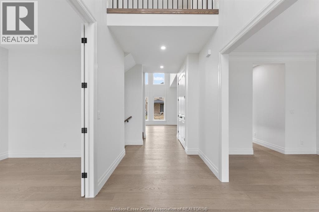 3657 OAKRIDGE AVENUE, Windsor — photo 3