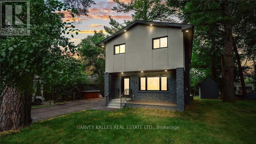 123 SAND ROAD in Queensville-Sharon-HL