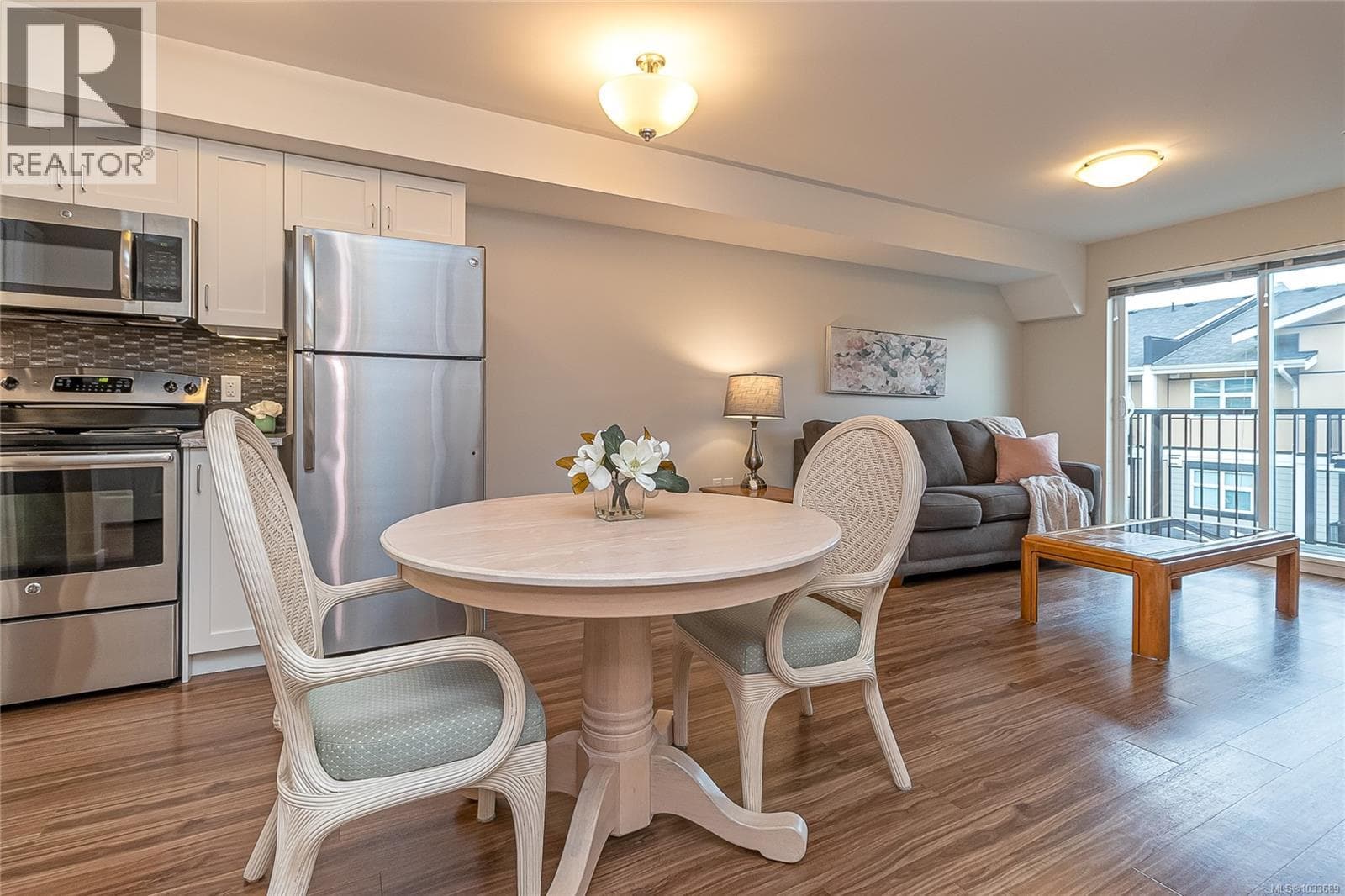 606 917 Avrill Rd, Victoria — photo 5