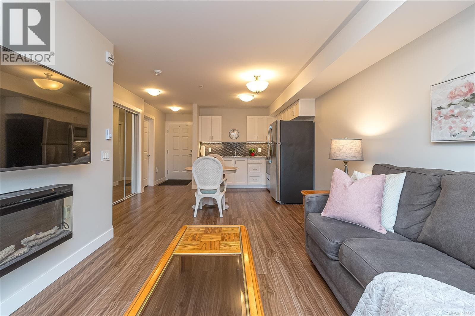 606 917 Avrill Rd, Victoria — photo 3