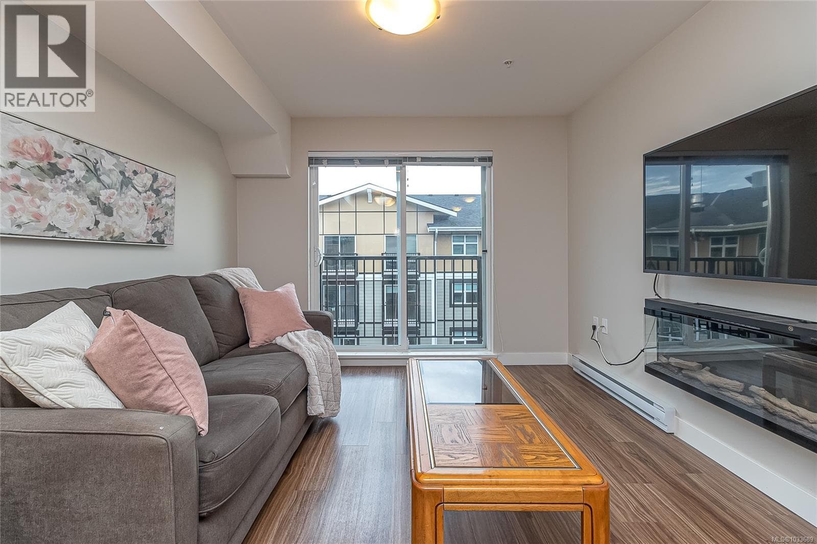 606 917 Avrill Rd, Victoria — photo 2