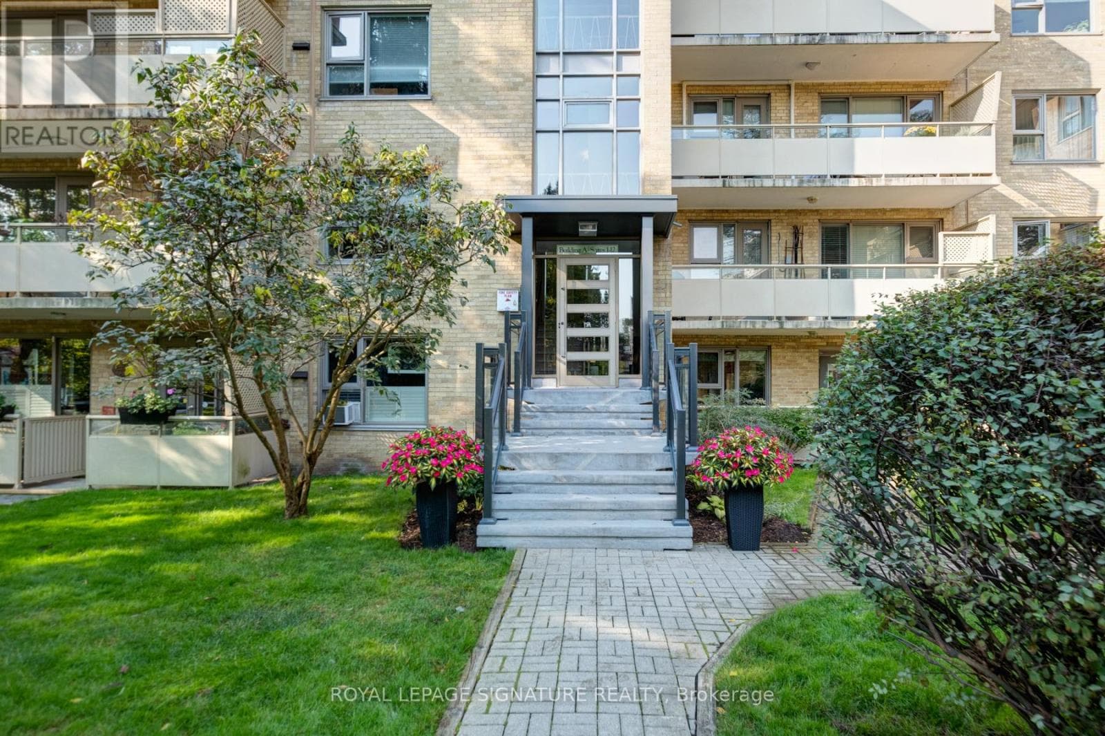 3 - 8 CORINTH GARDENS, Toronto — photo 4