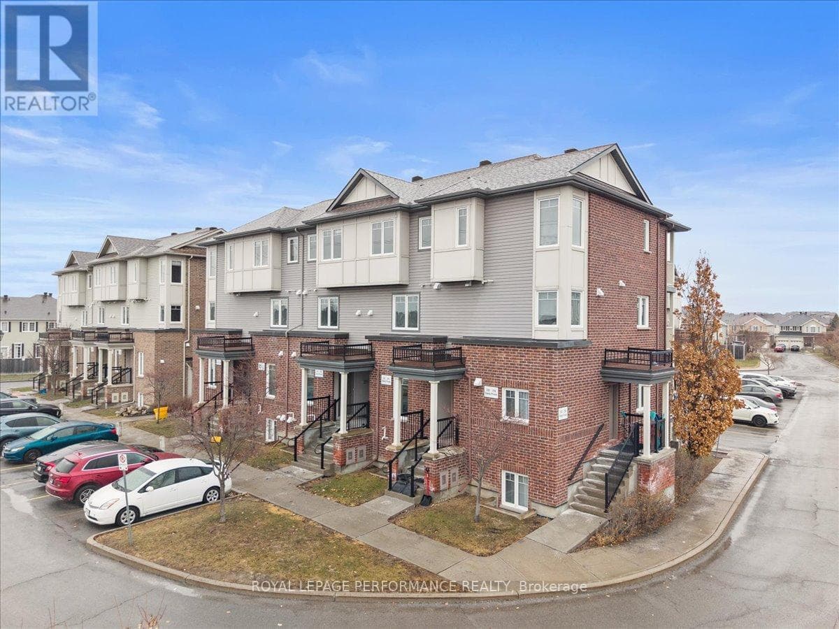 232 SHANLY PRIVATE, Ottawa — photo 2