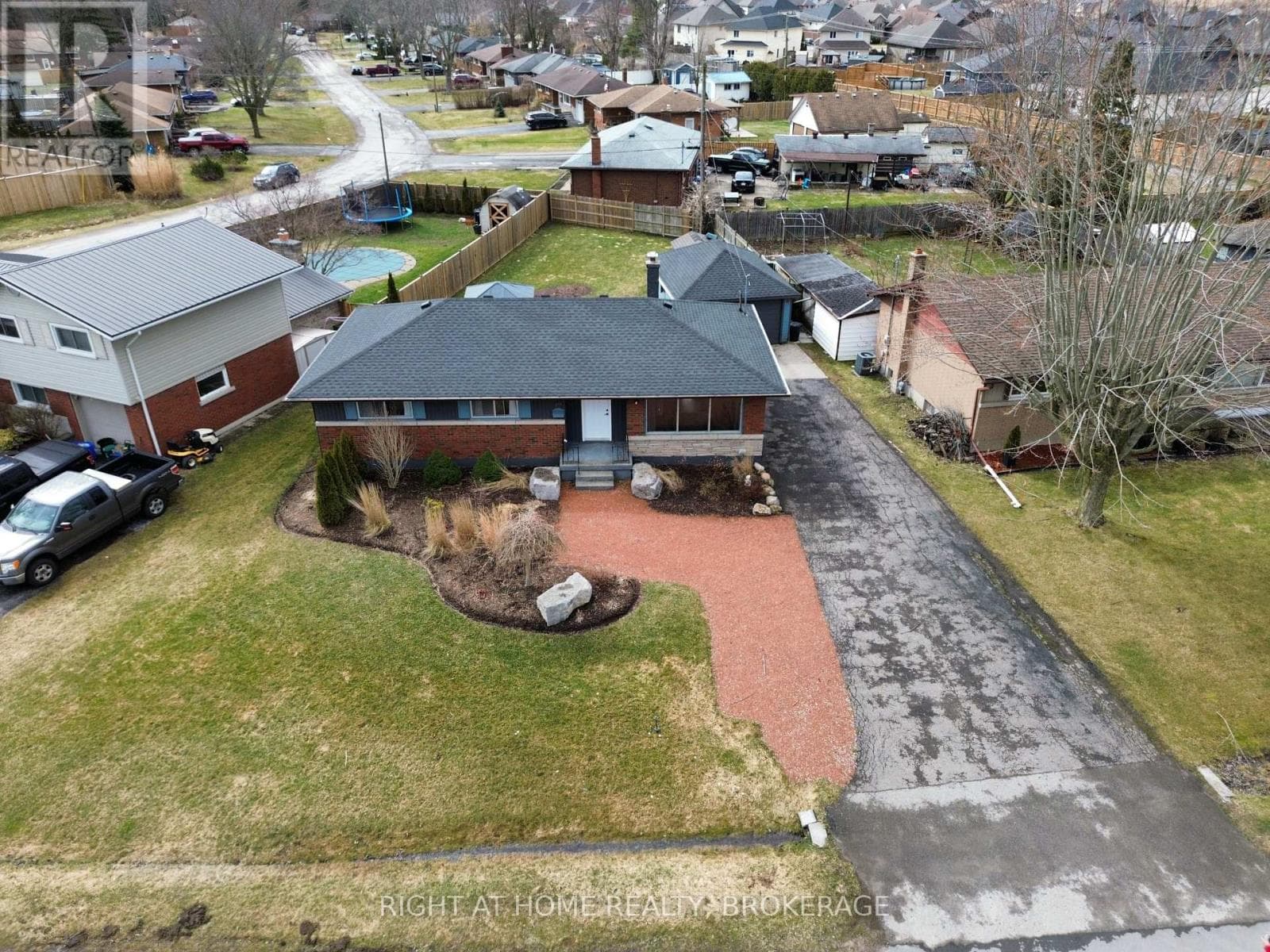105 GLENWOOD PARKWAY, Niagara — photo 2