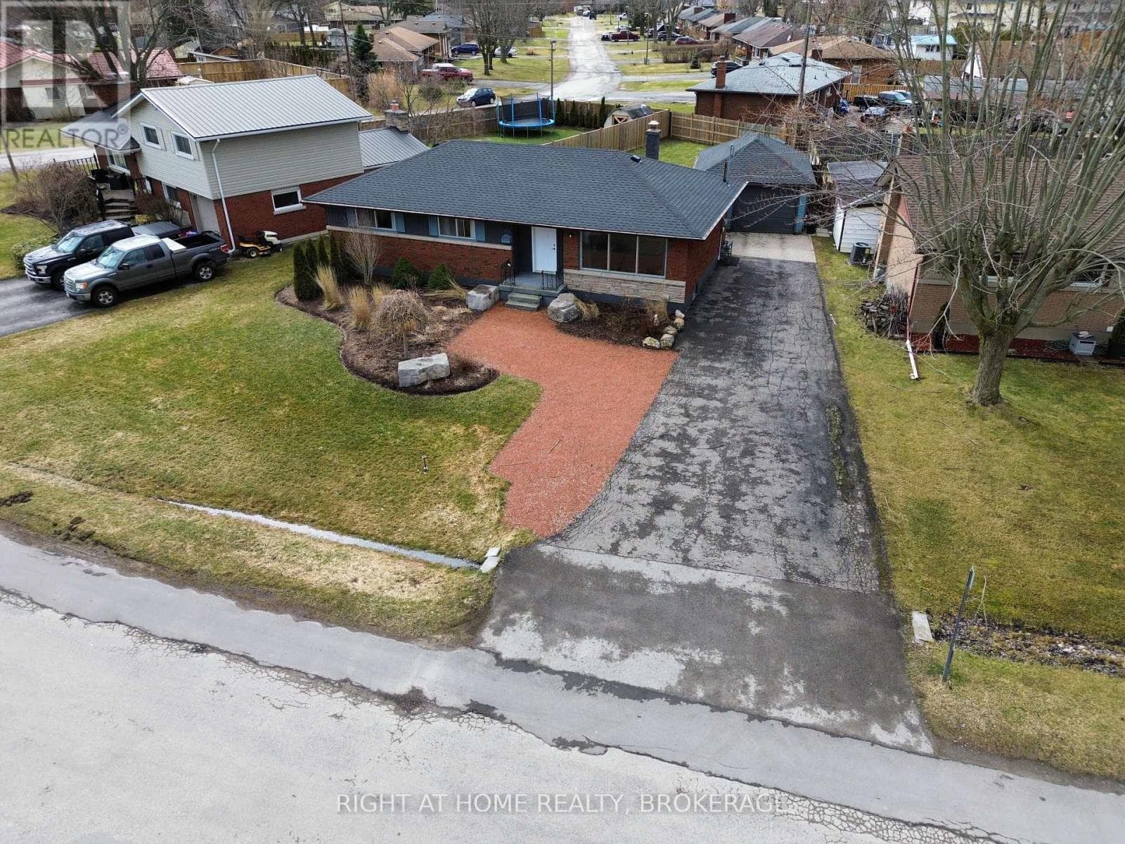105 GLENWOOD PARKWAY, Niagara — photo 3