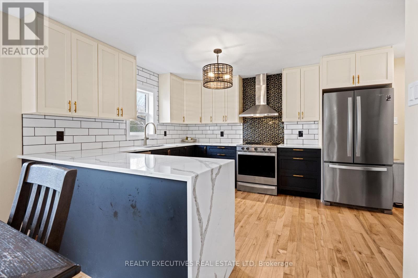 1664 CHRISTINA CRESCENT, Rideau St.Lawrence — photo 3