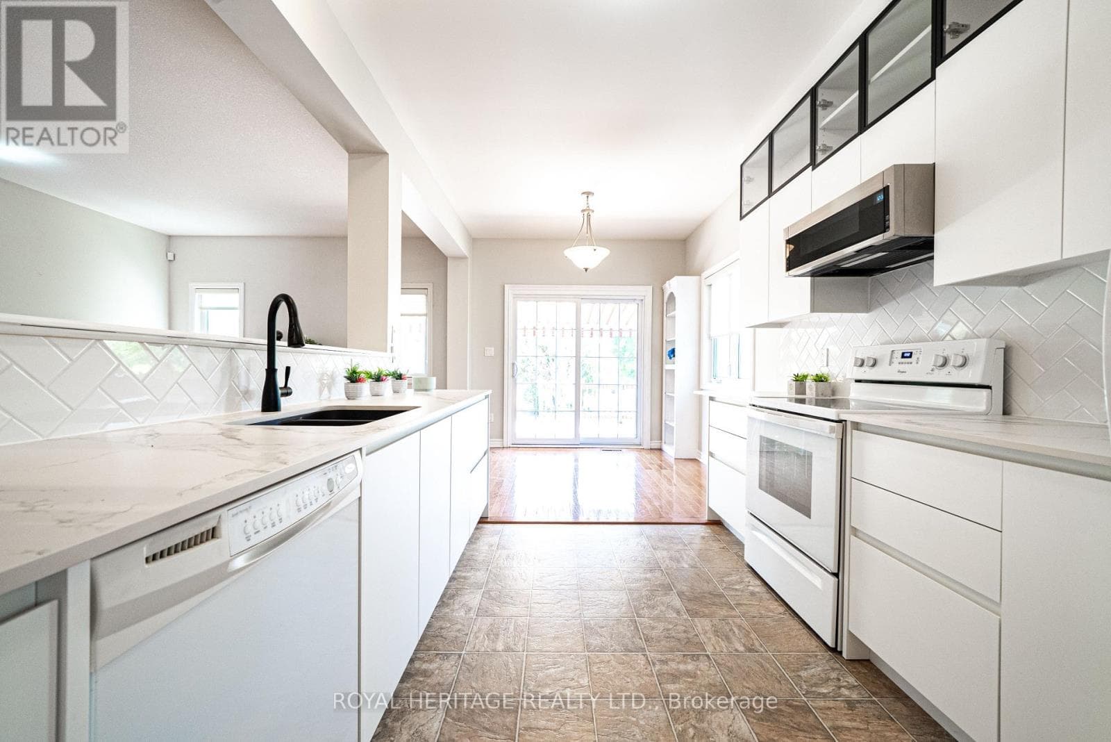 58 ELMDALE DRIVE, Central Lakes — photo 5