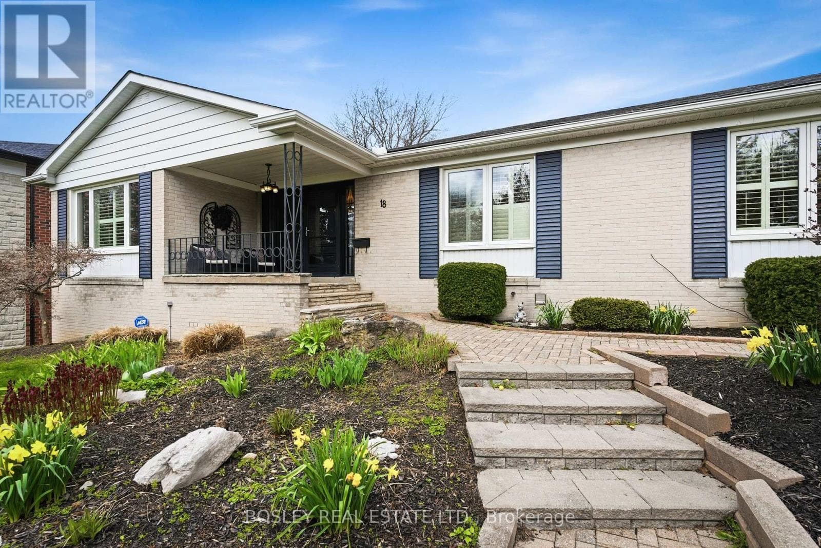 18 TETBURY CRESCENT, Toronto — photo 2