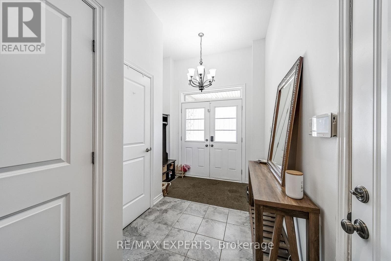 60 HUMBERSHED CRESCENT, Toronto — photo 2