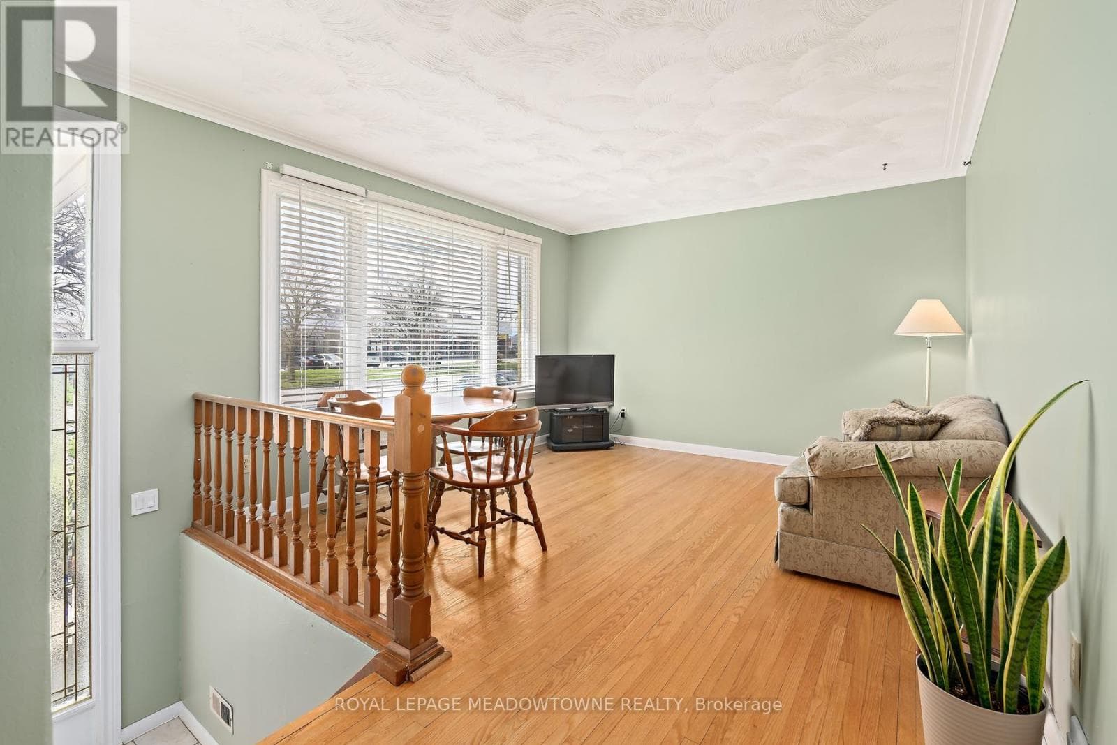 456 DELREX BOULEVARD, Toronto — photo 5