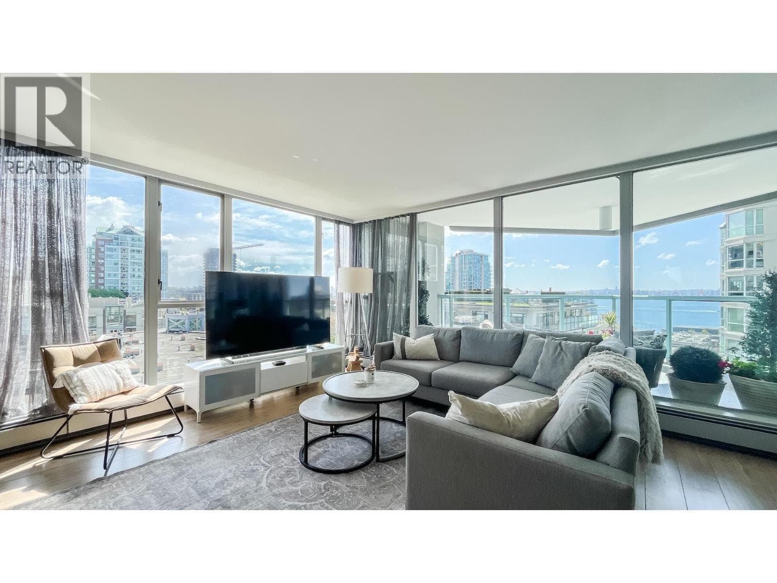 701 120 W 2ND STREET in Lower Lonsdale