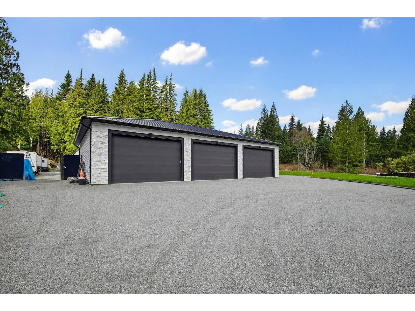 12629 PILGRIM STREET, Fraser Valley — photo 2