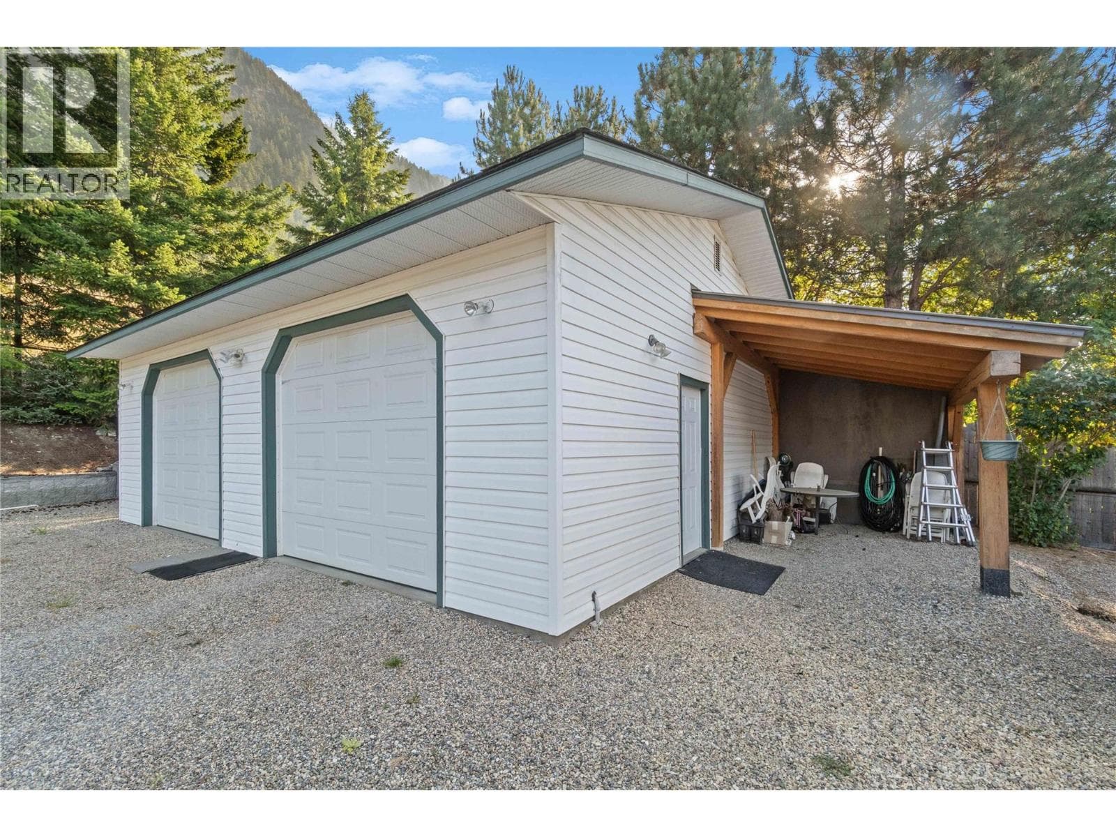 760 MOBLEY ROAD, Interior REALTORS® — photo 2