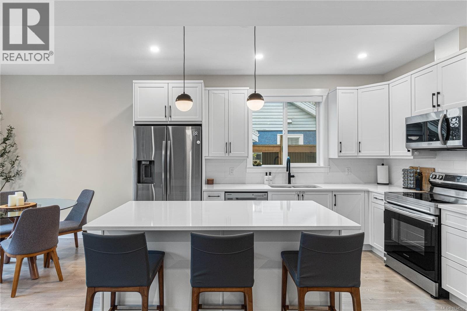 340 MILLSTONE AVENUE, Vancouver Island — photo 2