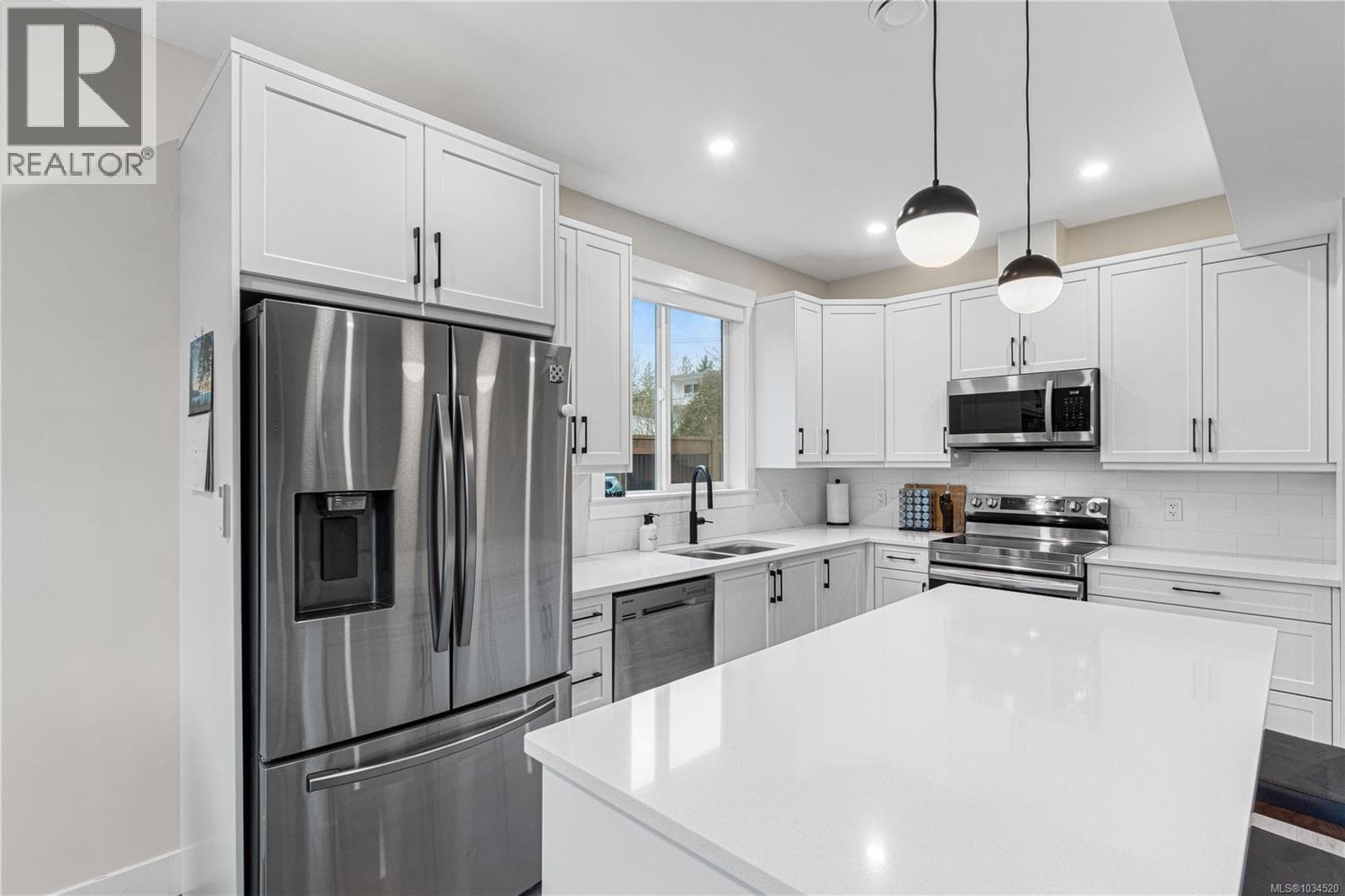 340 MILLSTONE AVENUE, Vancouver Island — photo 3