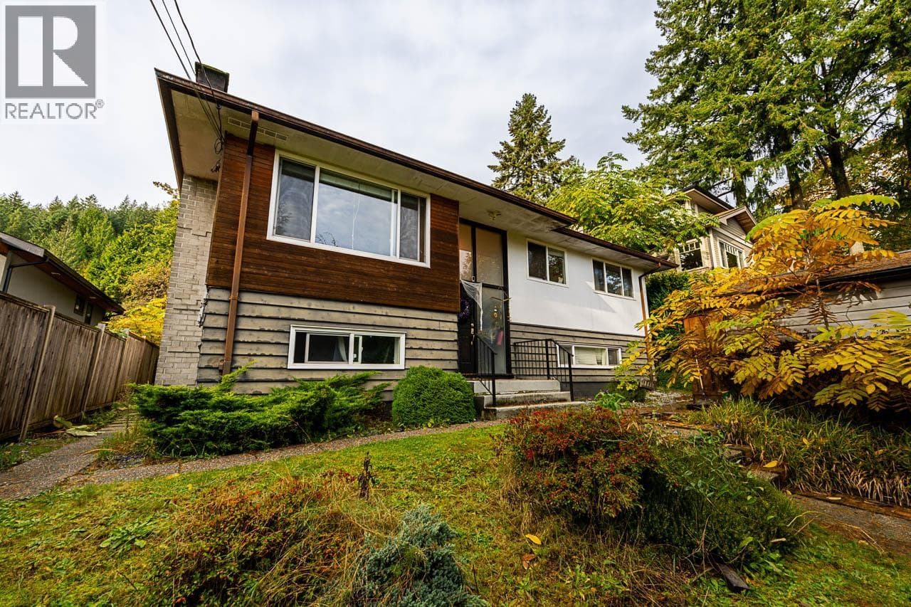 4377 MOUNTAIN HIGHWAY, Greater Vancouver — photo 2