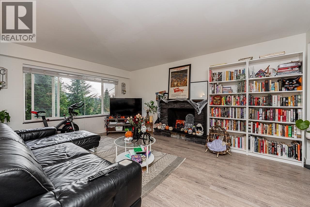 4377 MOUNTAIN HIGHWAY, Greater Vancouver — photo 4
