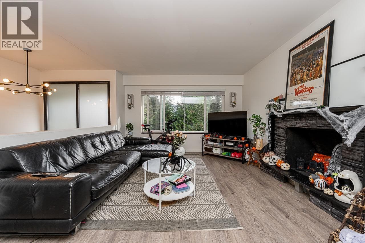 4377 MOUNTAIN HIGHWAY, Greater Vancouver — photo 5