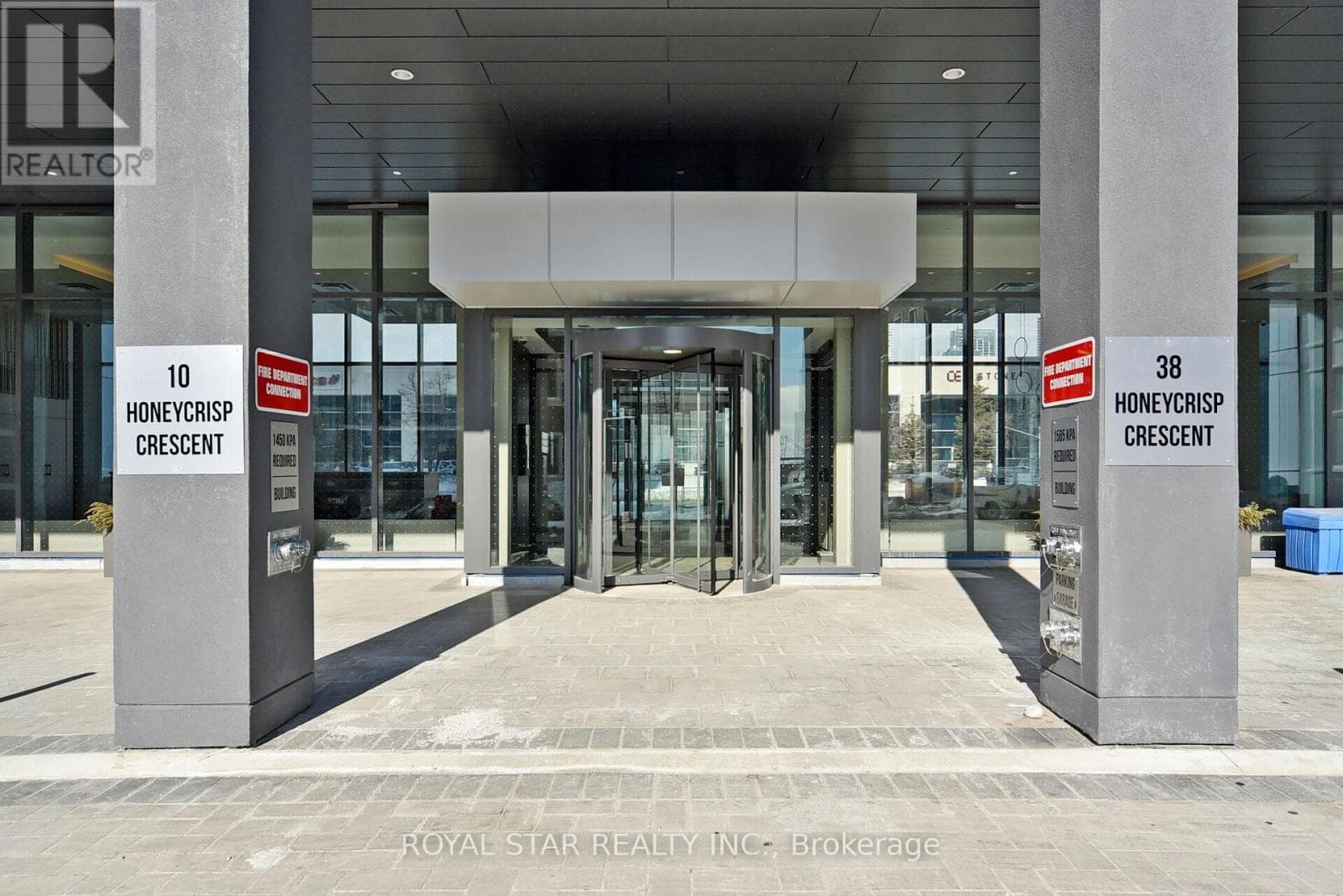 909 - 10 HONEYCRISP CRESCENT, Toronto — photo 2