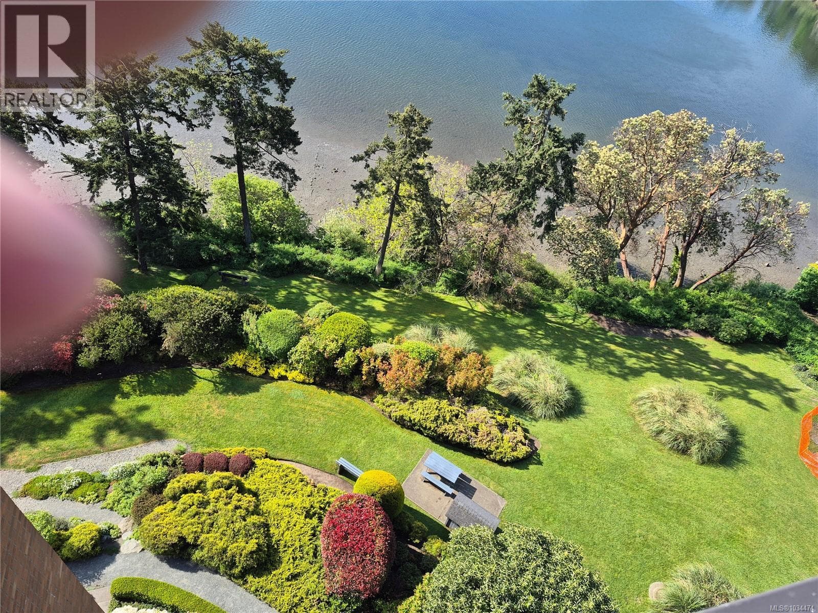 305 103 GORGE ROAD EAST, Victoria — photo 2
