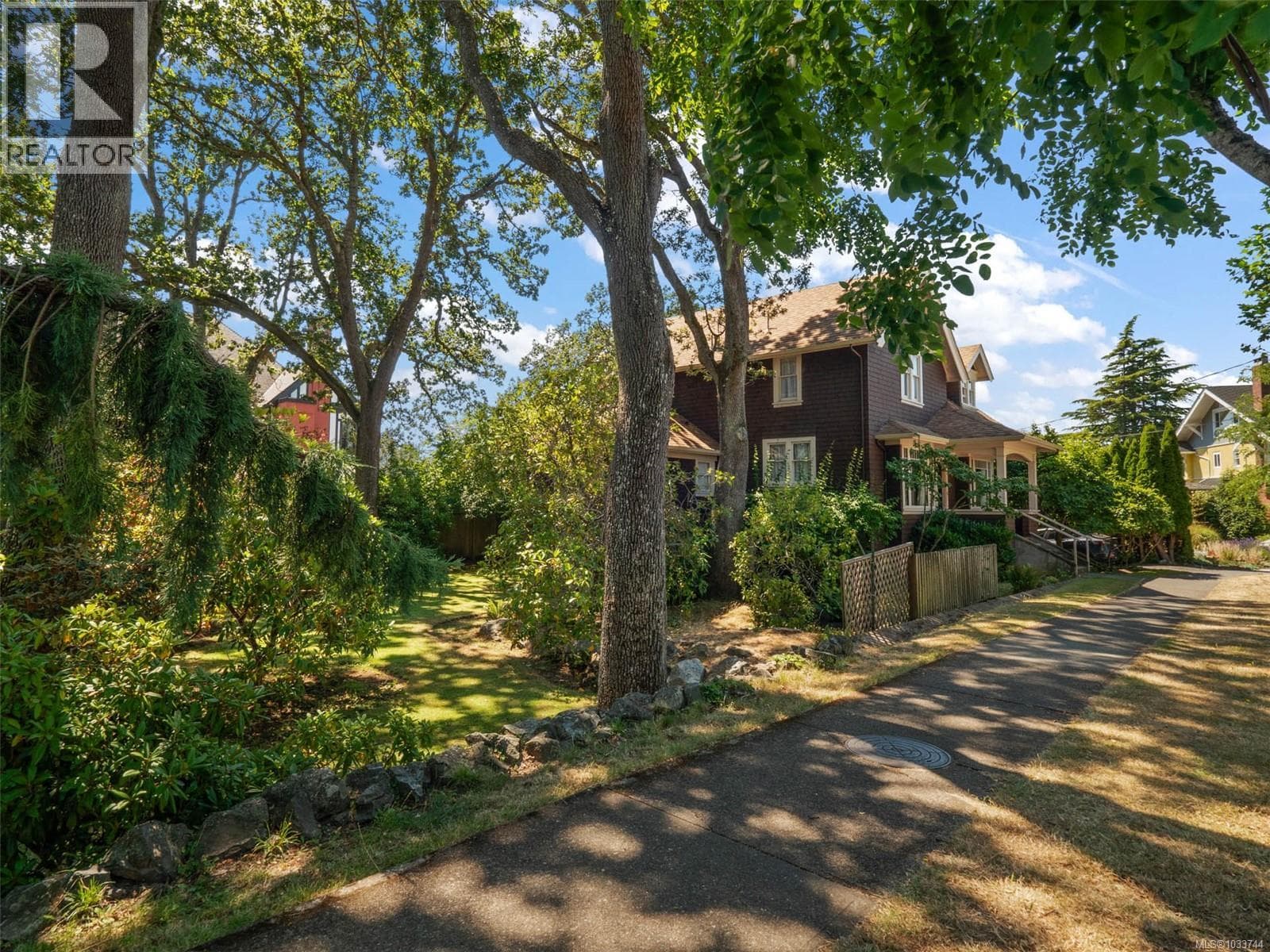 1353 CRAIGDARROCH ROAD in Rockland