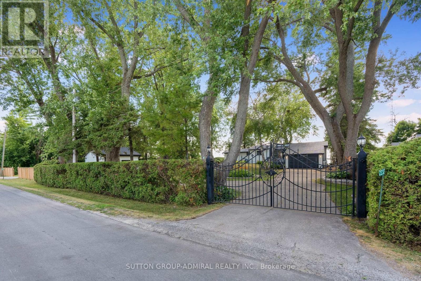2232 LAKESHORE DRIVE, Toronto — photo 2