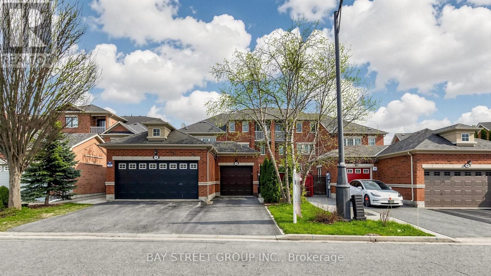 97 ZOKOL DRIVE in Aurora Centre North