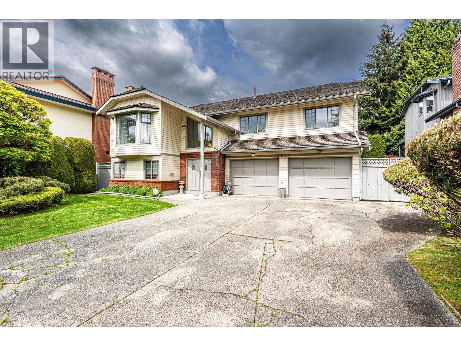 2117 KNIGHTSWOOD PLAZA, Greater Vancouver — photo 2