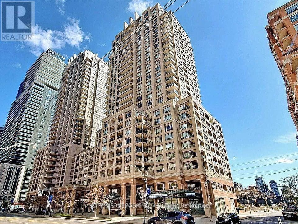 905 - 909 BAY STREET in Bay-Cloverhill