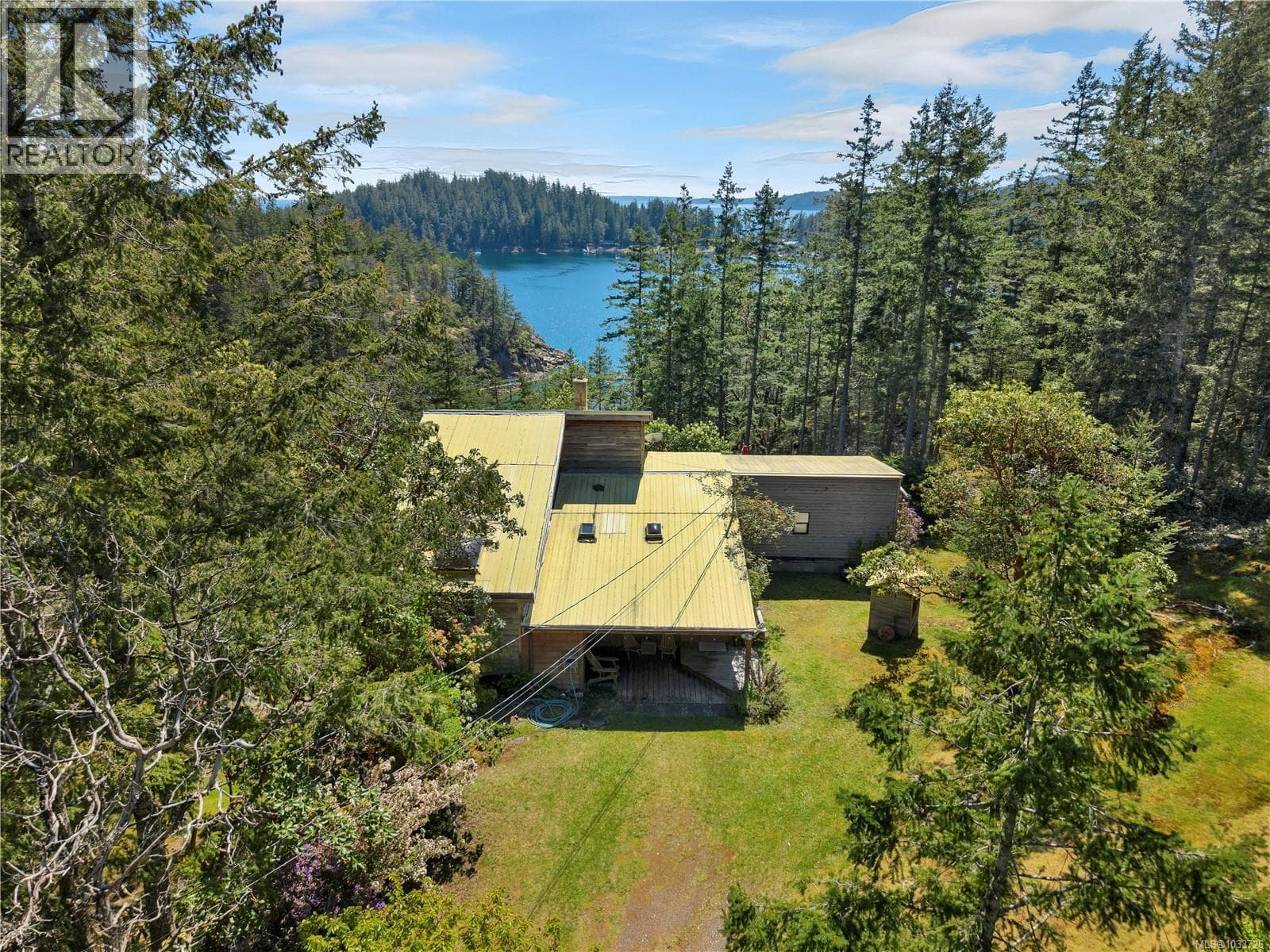 1395 Manzanita Rd, Vancouver Island — photo 2