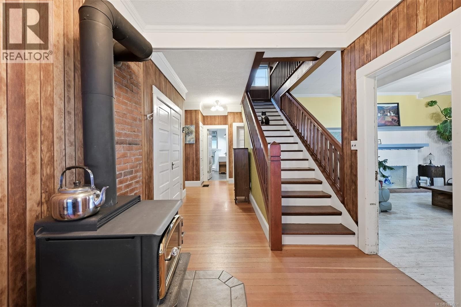 4890 Wilson Rd, Victoria — photo 4