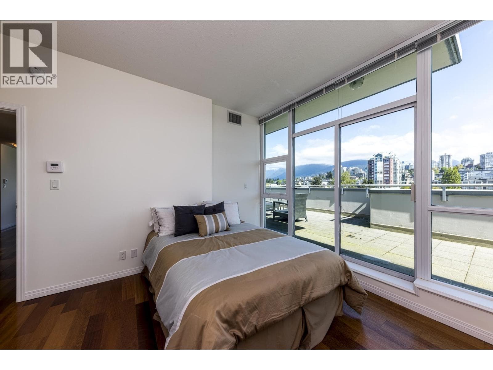 PH1 168 E ESPLANADE, Greater Vancouver