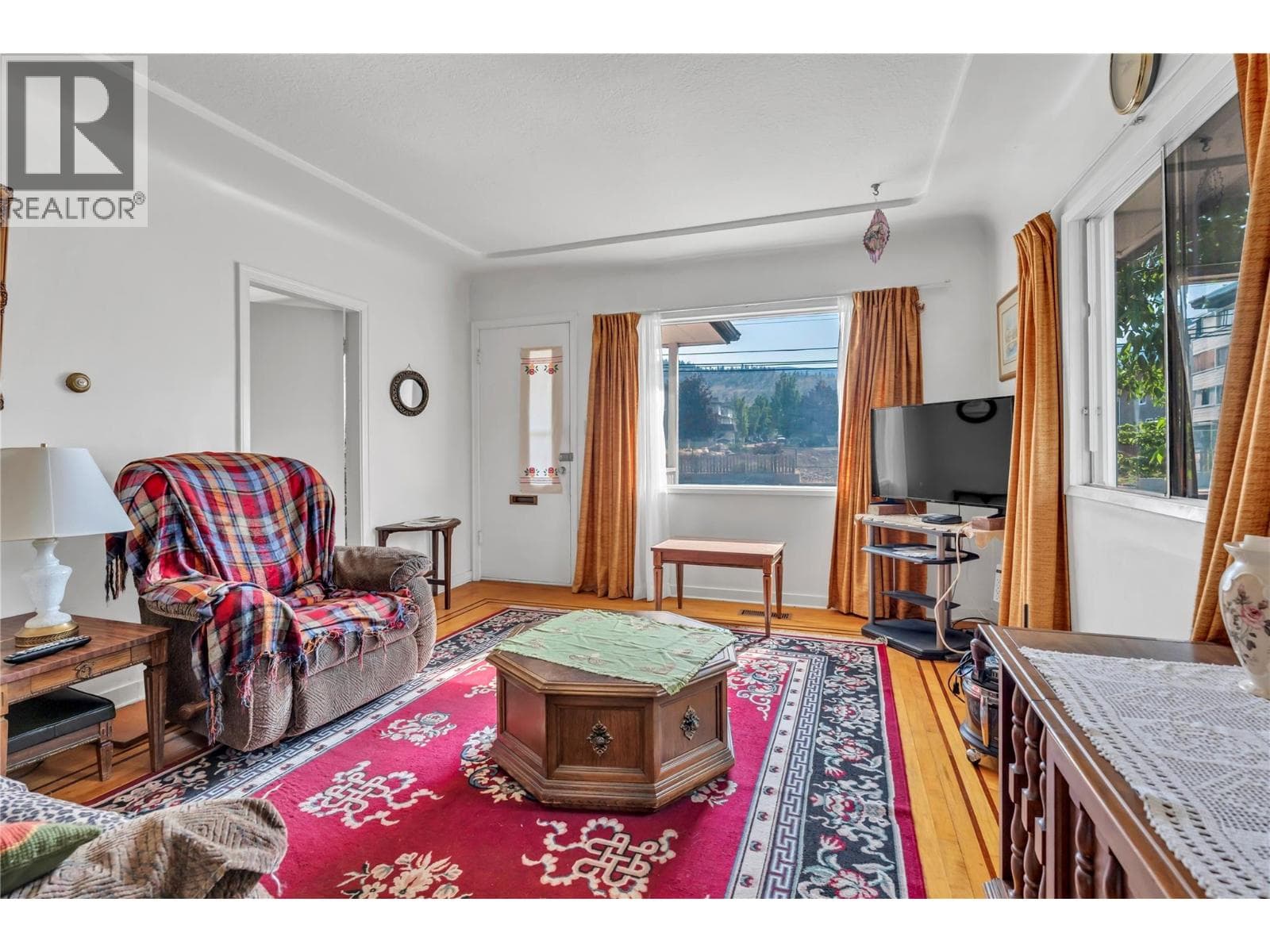 1049 GOVERNMENT STREET, Interior REALTORS® — photo 3