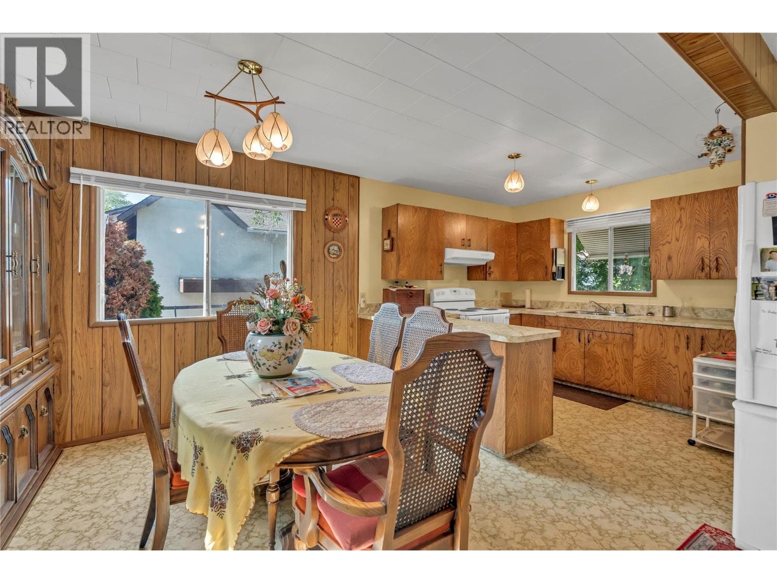 1049 GOVERNMENT STREET, Interior REALTORS® — photo 5