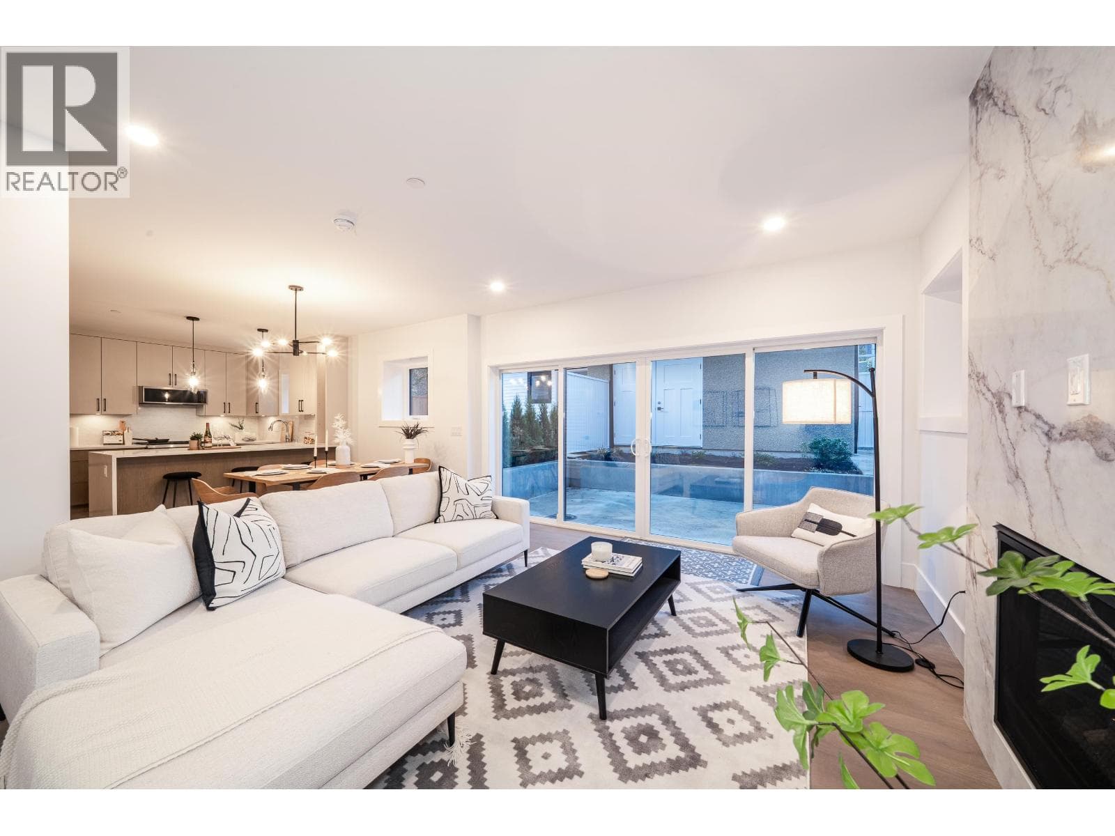 1 2735 W 8TH AVENUE in Kitsilano
