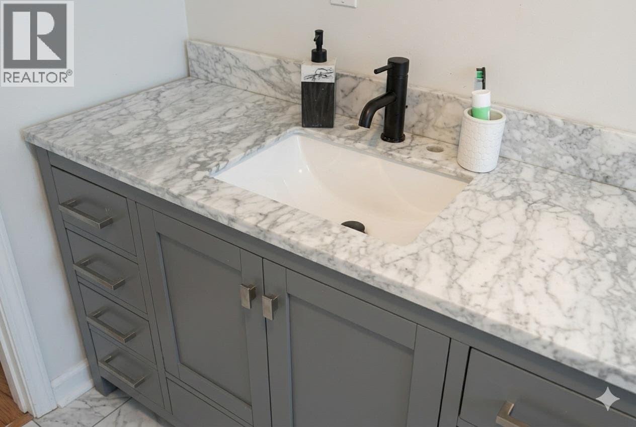 3403 33 AVENUE, Interior REALTORS® — photo 5