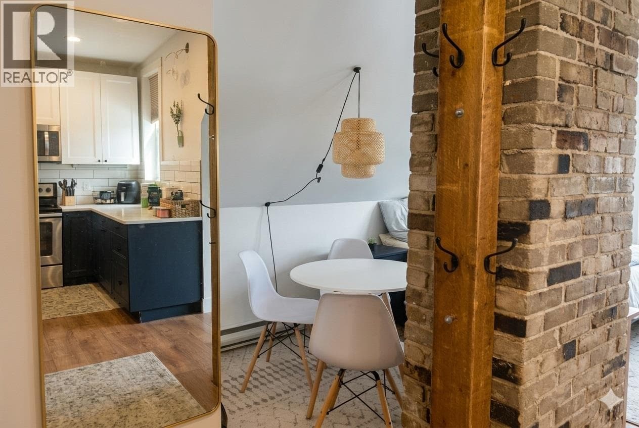 3403 33 AVENUE, Interior REALTORS® — photo 3