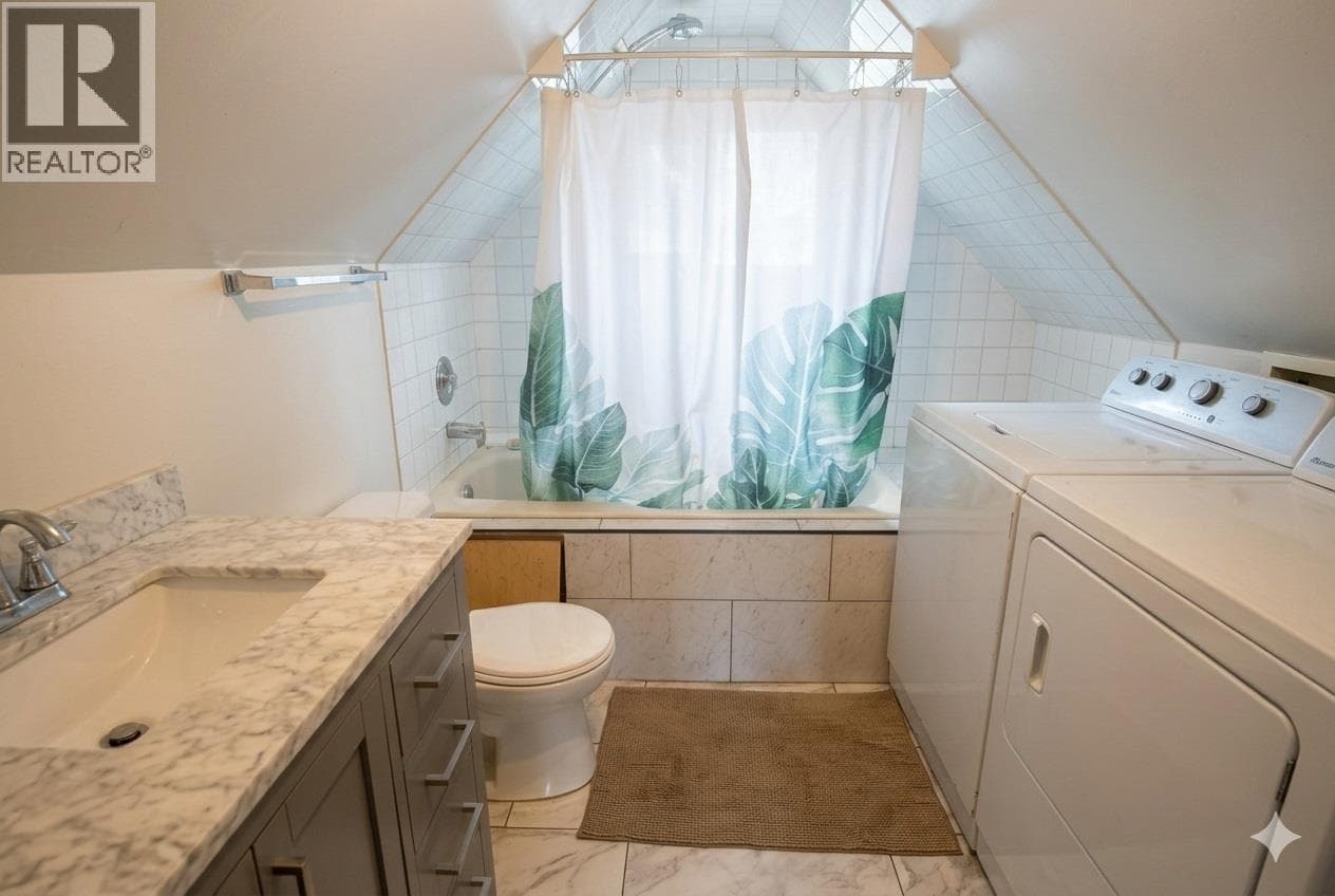 3403 33 AVENUE, Interior REALTORS® — photo 4