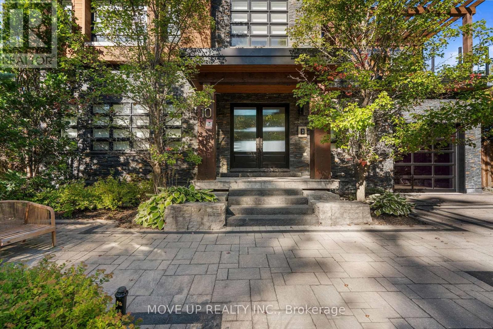 10 HIAWATHA AVENUE in 