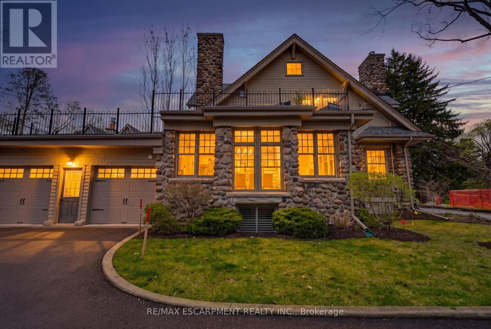 3083 LAKESHORE ROAD in 