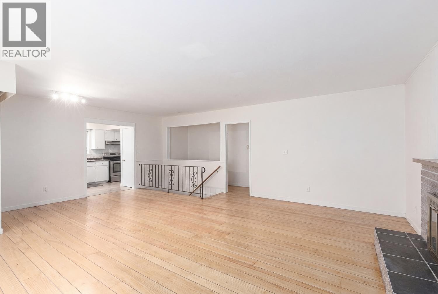 164 E CARISBROOKE ROAD, Greater Vancouver — photo 5